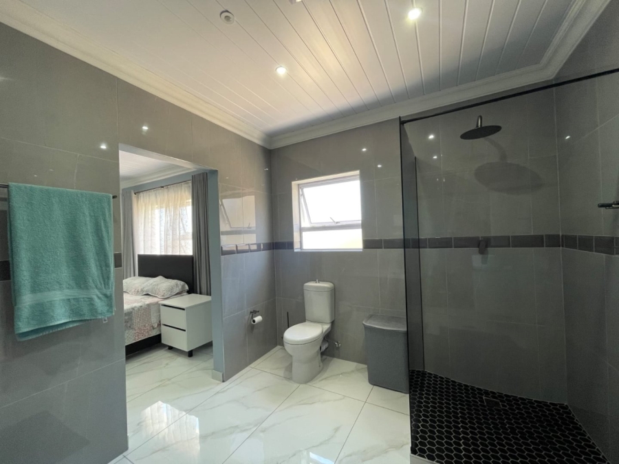 5 Bedroom Property for Sale in Dana Bay Western Cape